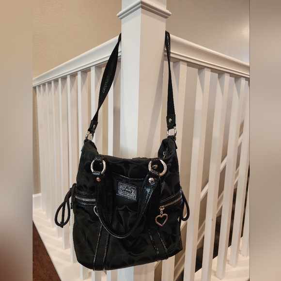 Coach Black Leather Shoulder Bag with Structured Design